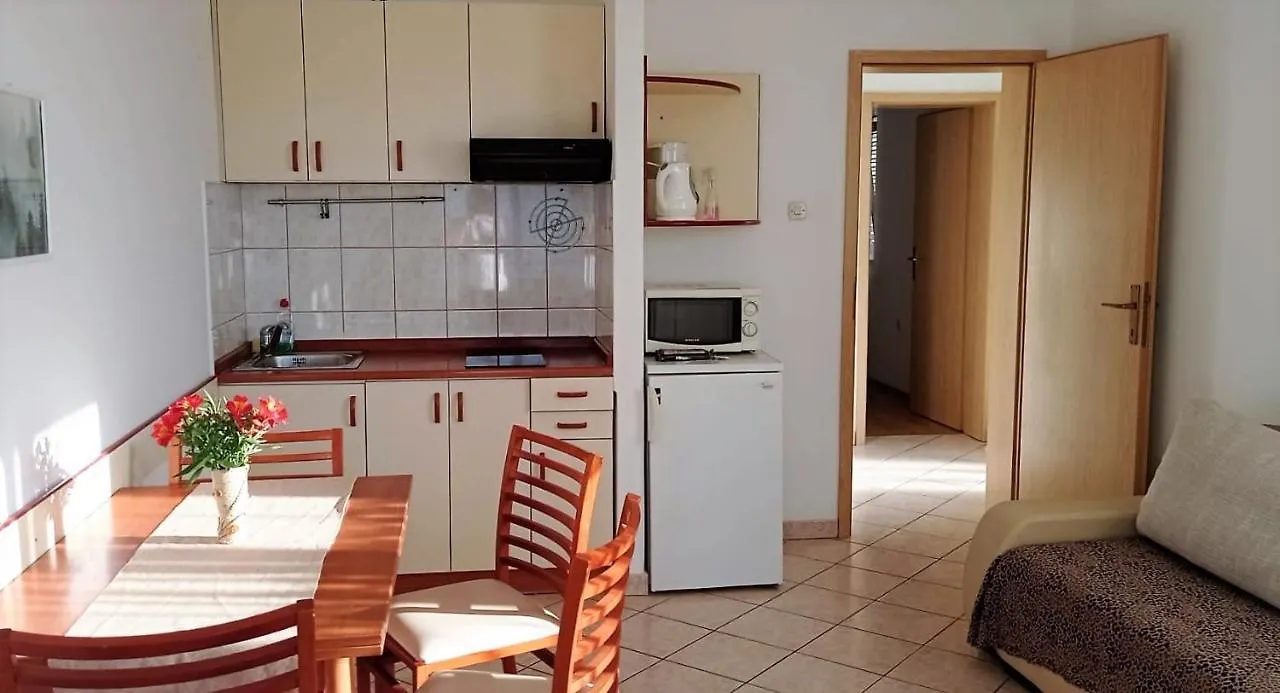 Apartments Ljilja Slatine