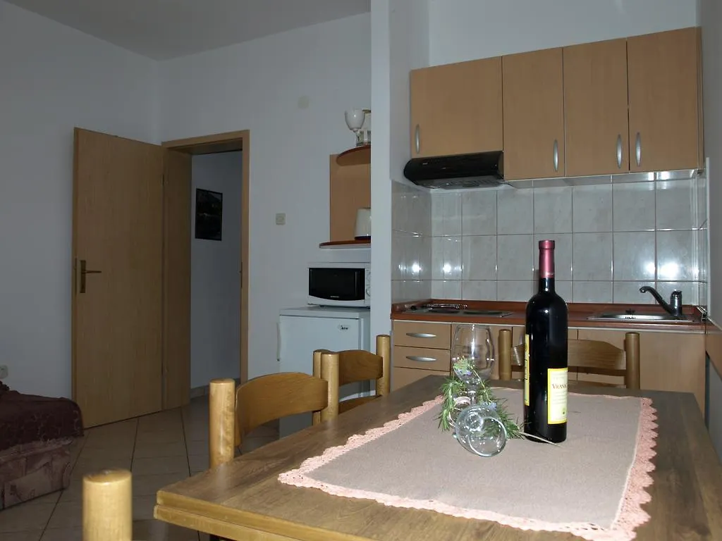 Apartments Ljilja Slatine