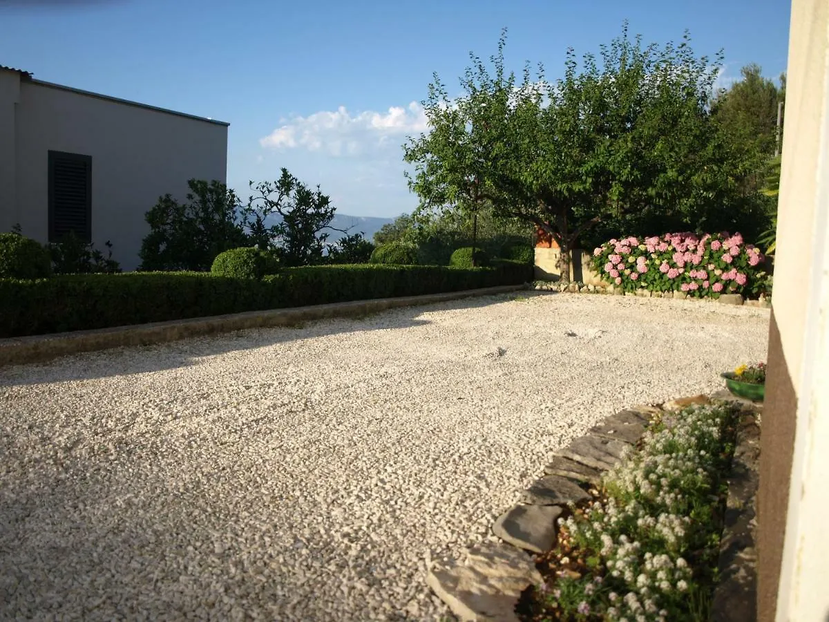 Apartments Ljilja Slatine Kroatien
